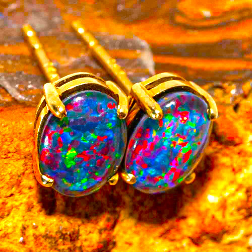  A SUPER GEM 14KT YELLOW GOLD AUSTRALIAN OPAL STUD EARRINGS