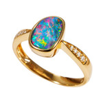   *    A   STELLAR REFLECTION 14KT YELLOW GOLD & DIAMOND AUSTRALIAN OPAL RING